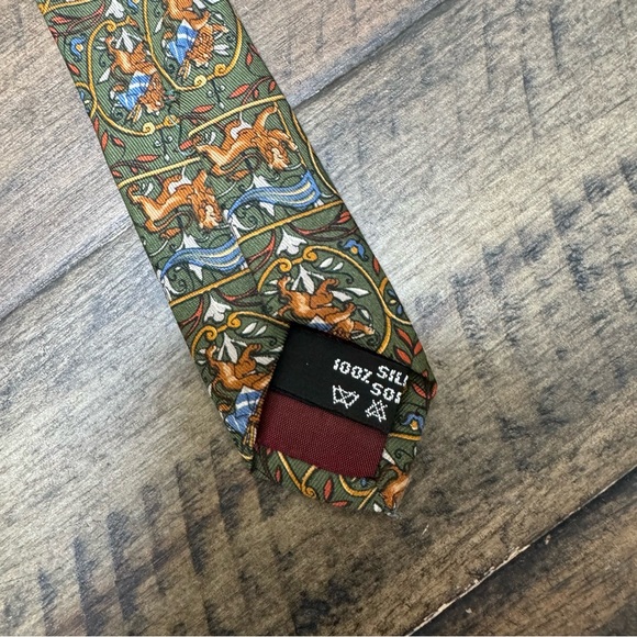 Salvatore Ferragamo | Vintage Lion Silk Tie - Picture 4 of 5